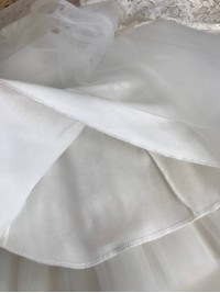 Кружевное платье с фатиновой юбкой Ободок